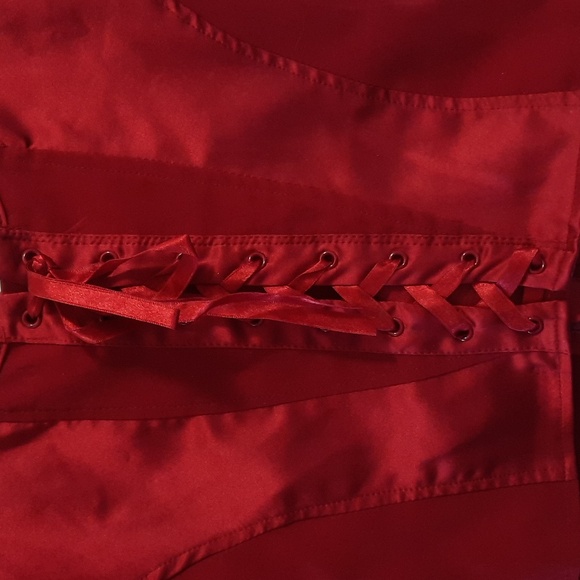 Le Chateau Red Satin Camisole Top, Size M - Picture 3 of 6